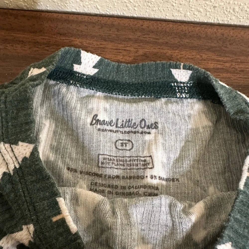 Festive Holiday/Christmas Bamboo Pajamas - Picture 5 of 7